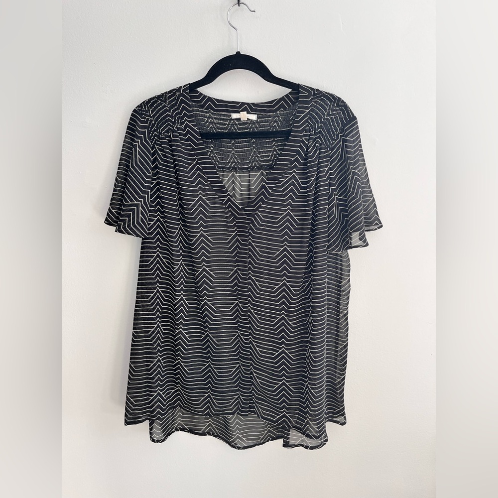 PLEIONE Black Zig Zag Pattern Short Flutter Sleeve Sheer Top